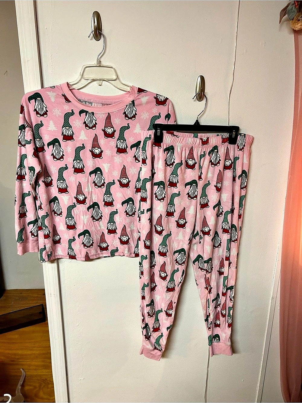 Holiday Time Women’s Pink Christmas Gnome Pajama Set Size S 4-6